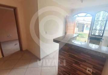 Casa com 2 quartos para alugar na rua francisco alves cardoso, jardim coronel peroba, itatiba, 50 m2 por r$ 1.600