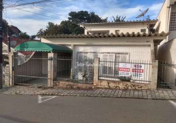 Casa residencial e comercial no centro de brusque