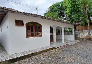 Casa com 2 dormitórios na águas claras - fundos