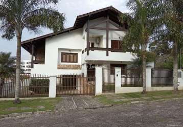 Casa alto padrão com 5 quartos no jardim maluche