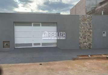 Magnífica casa à venda no bairro jardim espanha em uberaba - 2 dormitórios, 1 banheiro e garagem para 2 carros!