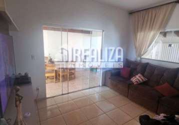 Linda casa à venda em lourdes, uberaba - 2 dormitórios, 2 garagens!