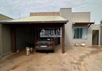 Casa à venda no parque das laranjeiras ii, uberaba - 3 dormitórios, suíte e 3 garagens