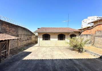 Casa colonial com grande potencial no bairro copacabana