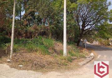 Placidolândia -  terreno à venda com 1,650m² pequeno aclive, ótima localização - serra negra/sp