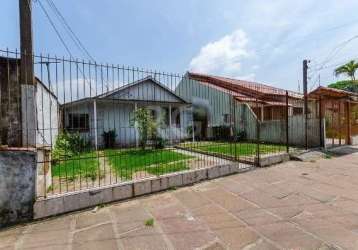 Casa com 4 dormitórios, sala, cozinha, garagem para até 2 carros, portões eletrônicos na parte externa, área de serviço e lavanderia, pátio na frente e nos fundos. possuindo ótima iluminação nos cômod