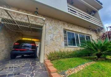 Excelente casa residencial no bairro cavalhada!&lt;br&gt;terreno 10x30 - área total 300m² - área privativa 250,00m²&lt;br&gt;garagem para 03 carros (01 coberto e 02 descobertos)&lt;br&gt;primeiro pavi