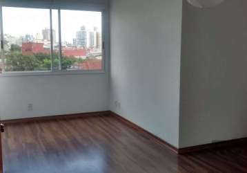 Apartamento com 2 dormitórios, banheiro social, living para 2 ambientes, cozinha estilo americana, área de serviço separada e 01 vaga de garagem escriturada. andar alto, com ótima iluminação e ventila