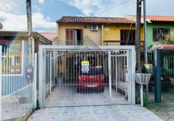 Excelente sobrado de 2 dormitórios com amplo espaço interno, living, área de serviço, 2 banheiros. localizado no loteamento nova ipanema, tendo garagem coberta com portão eletrônico e pátio amplo nos 