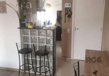 Belíssimo apartamento de 2 dormitórios, semi mobiliado, cozinha com bancada, lavanderia, banheiro. &lt;br&gt;1 vaga de garagem fixa.