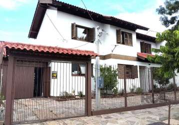 Excelente casa sobrado impecável;  composta de 3 dormitórios sendo uma suíte de frente ,  living dois ambientes, teto rebaixamento em gesso,  copa cozinha ampla, escritório, área de serviço, banheiro 