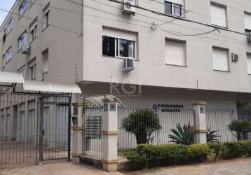 Apartamento localizado no bairro vila ipiranga, com 124m² no 2º andar. imóvel com 03 dormitórios, sala, cozinha, banheiro, área de serviço e pisos em parquet. imóvel com posição solar privilegiada. co