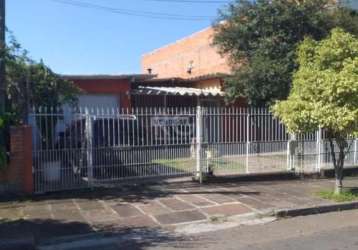 Casa em boas condições, linhas de ônibus perto , região residencial tranquila, perto de mercados e academias. 2 banheiro e possibilidade de 3, pátios na frente e atras. aceita dação