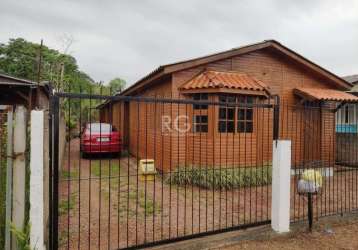 Casas a venda | bairro vila nova&lt;br&gt;&lt;br&gt;terreno com 3 casas pré fabricadas, com pátio todas as casas com 2 dormitórios, cozinha, sala , banheiro e área de serviço.