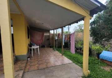 Vendo terreno com duas casas. sendo 3 quartos 2 banheiros social. cozinha, área de serviço. lugar ótimo para moradia, churrasqueira,  garagem coberta, quintal,  aceita avaliar oferta de dação, como pa