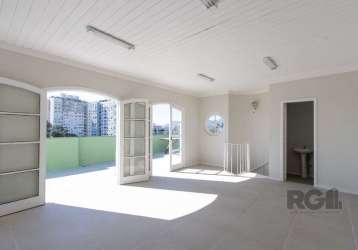 Ótimo apartamento de cobertura com 160m² privativos no cristal.&lt;br&gt;&lt;br&gt;o apartamento possui uma ampla área  de 160m², localizada no bairro cristal, que oferece uma vista deslumbrante para 