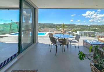 Morar no alphaville é uma experiência incrível, especialmente quando se pode desfrutar de uma vista deslumbrante como a oferecida por esta casa espetacular! &lt;br&gt;&lt;br&gt;com um living amplo em 