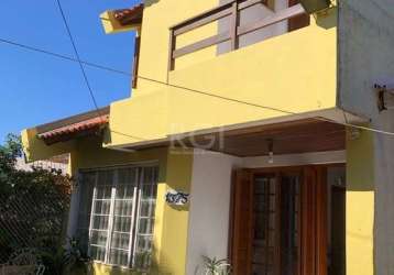 Casa 3 dormitórios, 2 suítes, 2 vagas de garagem, no bairro tristeza, porto alegre/rs   &lt;br&gt; &lt;br&gt;no primeiro piso, living com lareria para dois ou mais ambientes, escritório, lavabo, cozin