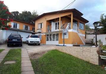 Casa com 4 dormitórios, 2 churrasqueiras, quiosque, 4 banheiros, 2 suítes, 4 salas, jardim de inverno, 1 cozinha, piscina, local excelente para investimento, a cinco minutos do hipermercado  big zona 