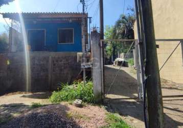 Casa em belém  novo, terreno medindo 11x50,  em aclive, com ótima localização, bem próximo de todos os recurso que o bairro oferece e poucos minutos da orla do guaíba. agende sua visita e surpreenda-s