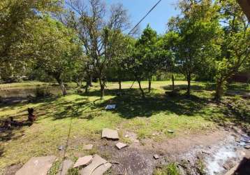 Sitio no bairro sao caetano, extremo sul de porto alegre com terreno de  40 x 109 m. contendo uma casa de alvenaria com 2 dormitorios, sala, cozinha e banheiro. possui 3 açudes. aceita propostas, imov