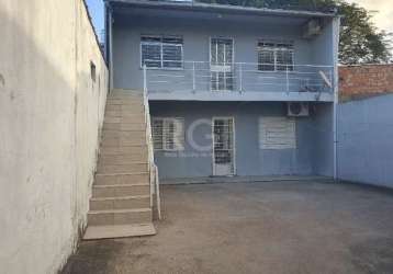 Casa com 2 apartamentos de 90m2 cada mobiliado + espaço comercial...&lt;br&gt;casa com dois apartamentos um em cada piso com mais de 90m2 cada mobiliado com garagem para mais de 8 carros. a casa ainda