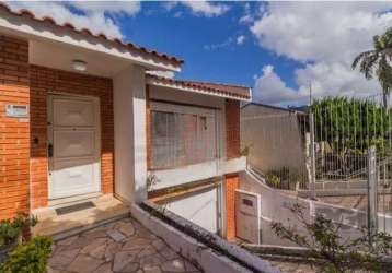 Vendo casa no bairro santo antonio !!! otima oportunidade, imovel possui 2 pisos, o segundo piso fica ao nível da calçada. possui 3 quartos, sendo 1 suite, 3 banheiros, cozinha, escritório e uma sala 