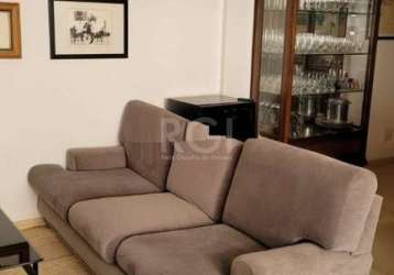 Vende-se amplo apartamento com 116,75m2, ventilado, arejado, sol da tarde, junto ao parcão, com 3 dormitórios, suíte, muito confortável, living 2 ambientes, banheiro social, cozinha , área de serviço,