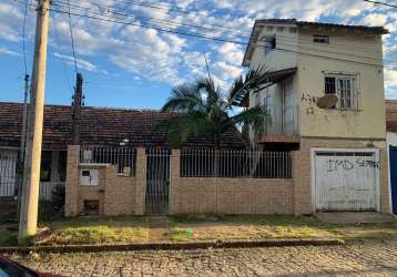 Oportunidade no bairro restinga, terreno com 2 casas, a casa contem dois dormitórios, sala cozinha, lavanderia e pátio. o chalé tem sala e cozinha em baixo e suíte em cima. ótima localização, document