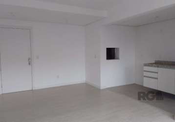 Apartamento com 58m² privativos no bairro rio branco em porto alegre.&lt;br&gt;&lt;br&gt;imóvel de 2 dormitórios, 1 suíte, ampla sala, cozinha com churrasqueira, aquecedor à gás, banheiro com box de v