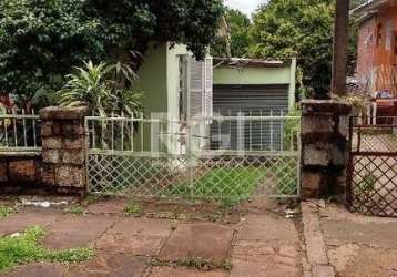 Casa residencial fundos, localizado no bairro jardim são pedro com 02 dorm.proximo de  academias, bares, lancherias, supermercados, agências bancárias, escolas, praças, áreas verdes, hospitais e aos p