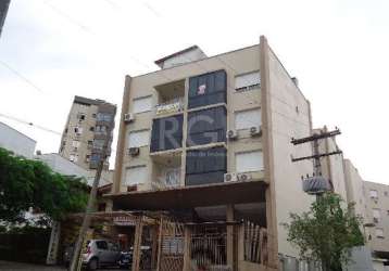 Cobertura localizado no bairro cristo redentor, com 115,81m² no 4º andar. imóvel com 02 dormitórios, sala de estar/jantar, cozinha, banheiro social, lavabo, área de serviço, churrasqueira e pisos em c