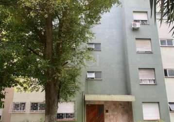 Apartamento   2 dormitórios, 1 vagas de garagem cobertas por convenção, amplo living dois ambientes, cozinha, 1 banheiros, e área de serviço, salão de festa.&lt;br&gt;bairro com completa infraestrutur