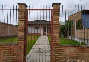 Casa com dois dormitórios, sala ,cozinha, área de serviço e banheiro. toda com piso e revestimentos em mármore. dimensão do terreno 11x30 m²&lt;br&gt;não aceita financiamento