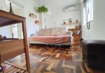 Ótimo apartamento de 60m² no bairro santo antônio! o imóvel conta com espaçoso living, 3 dormitórios, banheiro social com ventilação natural, cozinha e área de serviço integrada. bem conservado, ilumi