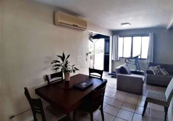 Vende-se cobertura 2 dormitórios, banheiro social living amplo em 2 ambientes. cozinha espaçosa, área de serviço independente..&lt;br&gt;2º pavimento com terraço amplo, churrasqueira, lareira e banho 