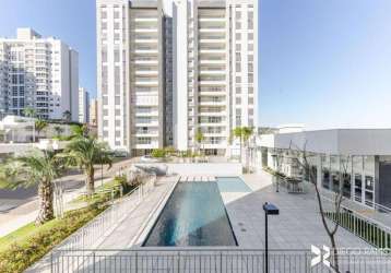 Excelente apartamento em andar alto com 3 suítes, amplo living, lareira, lavabo, sacada gourmet com churrasqueira, frente para a infra estrutura de lazer, ensolarado e arejado. possui 3 vagas de garag