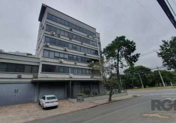 Sala comercial reformada na barão de cerro largo com a padre cacique, com 59 m² privativos, distribuídos em dois ambientes com split e um banheiro, e duas vagas de garagem. prédio com elevador, portar