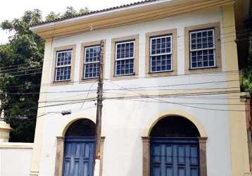 Casa duplex totalmente modernizada no largo do boticário