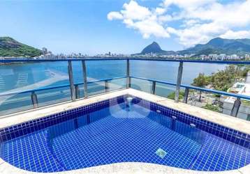 Cobertura duplex, reformada com vista livre para a lagoa!