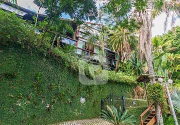 Casa zanini com vista para barra da tijuca em condomínio no início do itanhangá