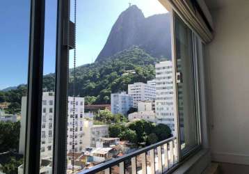 Apartamento reformado de 2 quartos com suíte e vaga no humaitá, rio de janeiro: conforto e elegância