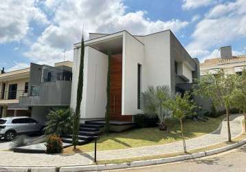 Casa de esquina em rua sem saída, de frente para área verde, vista privilegiada e privacidade