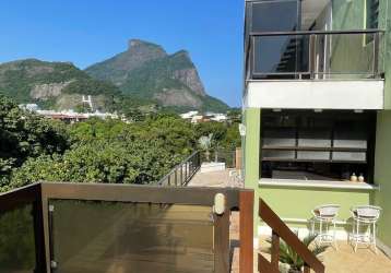 Casa na barra da tijuca com piscina e bela vista