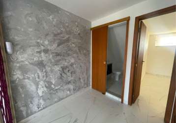 Sala comercial a 01 qdr da rua porto alegre