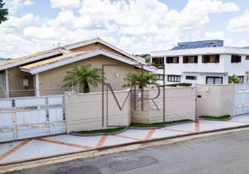 Casa com 3 dormitórios à venda, 562 m² por r$ 2.650.000,00 - vila santista - atibaia/sp