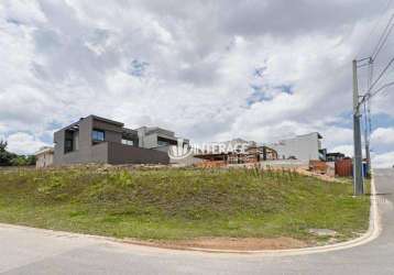 Terreno de esquina, com vista, em condomínio fechado a venda por 680.000.,00