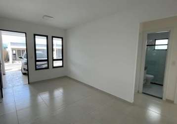 Casa residencial para venda no condomínio dux residence, no sim, feira de santana, 3 quartos, sendo 1 suíte, 1 sala, 2 banheiros, 2 vagas 132m² área t