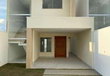 Casa duplex com fino acabamento, 3 quartos, 1 suíte, área gourmet, varanda, para venda no sim, em feira de santana, área total 180m².