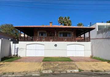 Casa à venda em águas de são pedro, sp – 3 quartos, área social completa com piscina e churrasqueir